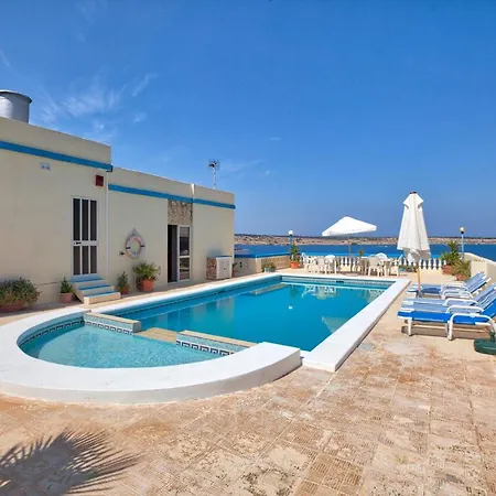 דירה Ocean Vibes - Beachfront With Pool & Bbq By 360 Estates מליאהה